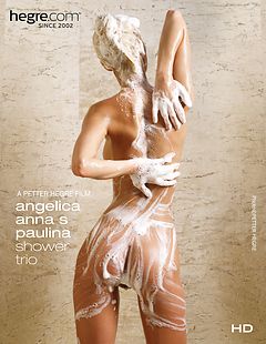 Angelica Anna S Paulina Trio unter der Dusche