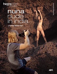 Nuna Hindistan'da çıplak