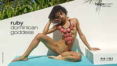 红宝石多米尼加女神